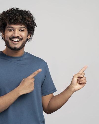 man-wearing-t-shirt-gesturing (1)